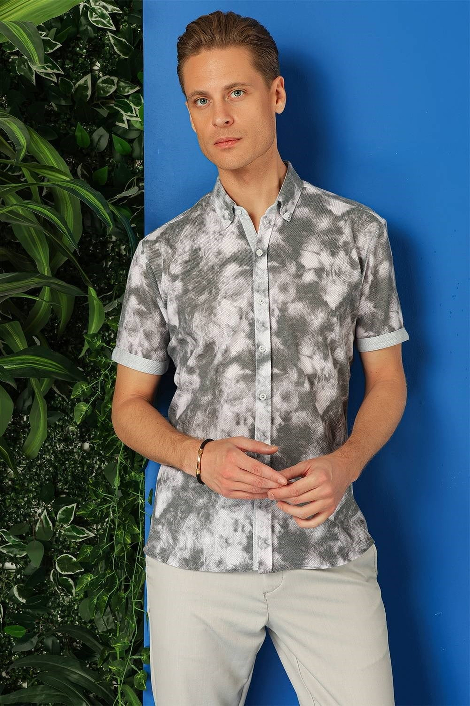 Slim Fit Düğmeli Yaka Batik Desenli Kısa Kollu Pamuk Gri Gömlek G 1502