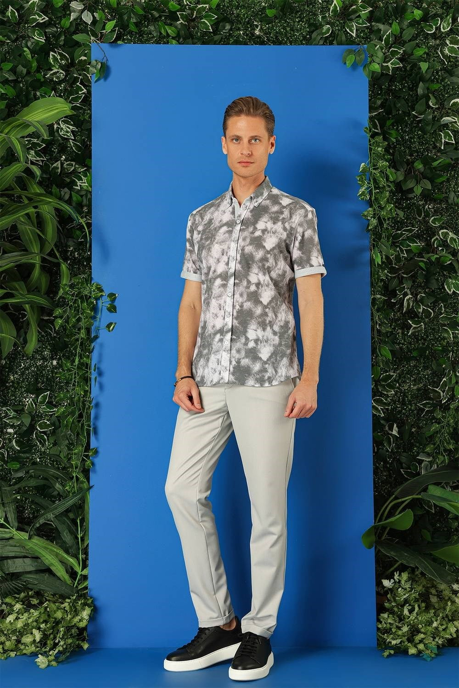 Slim Fit Düğmeli Yaka Batik Desenli Kısa Kollu Pamuk Gri Gömlek G 1502