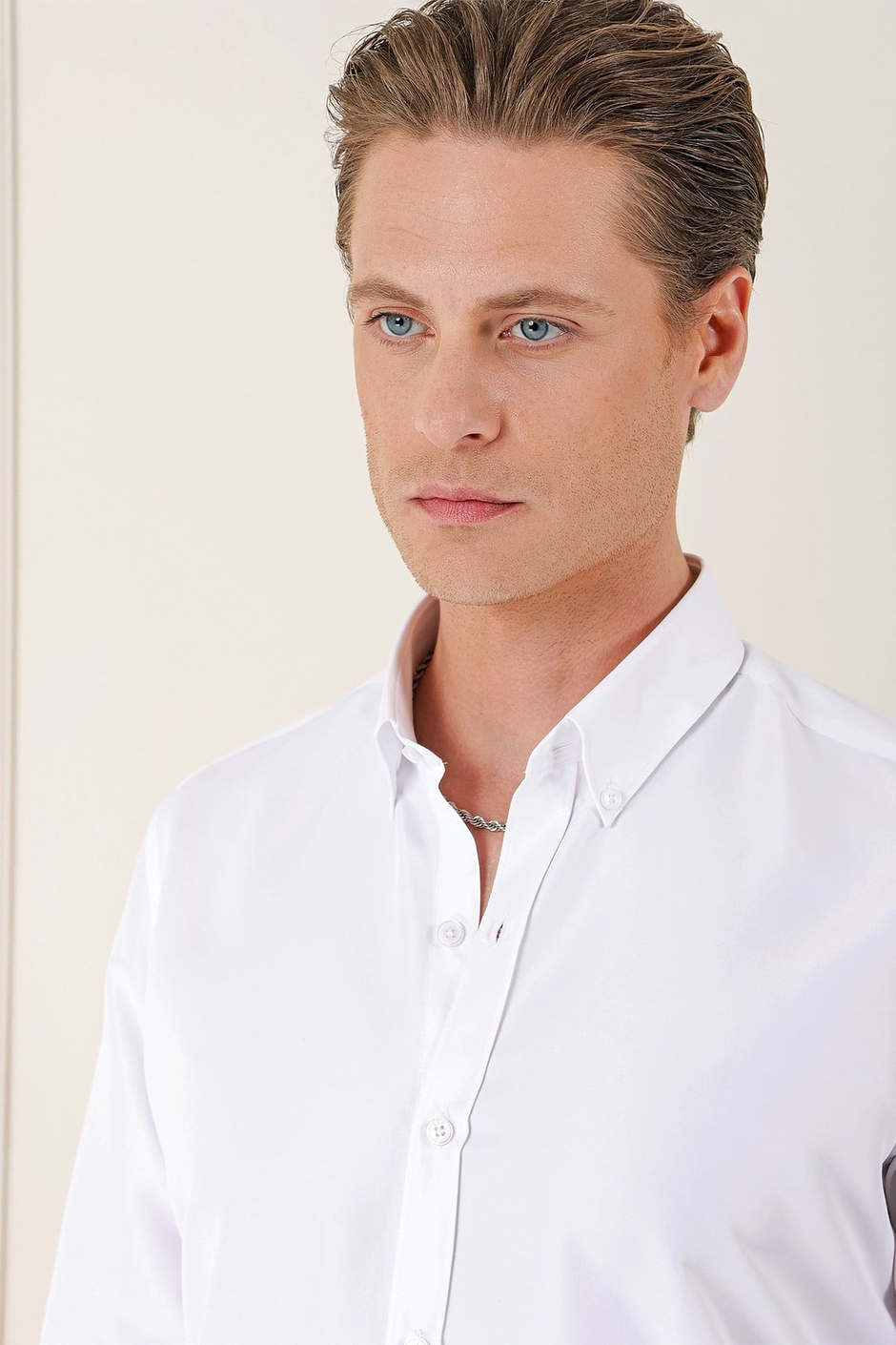 Slim Fit Düğmeli Yaka Esnek Pamuklu Beyaz Gömlek Gk 715