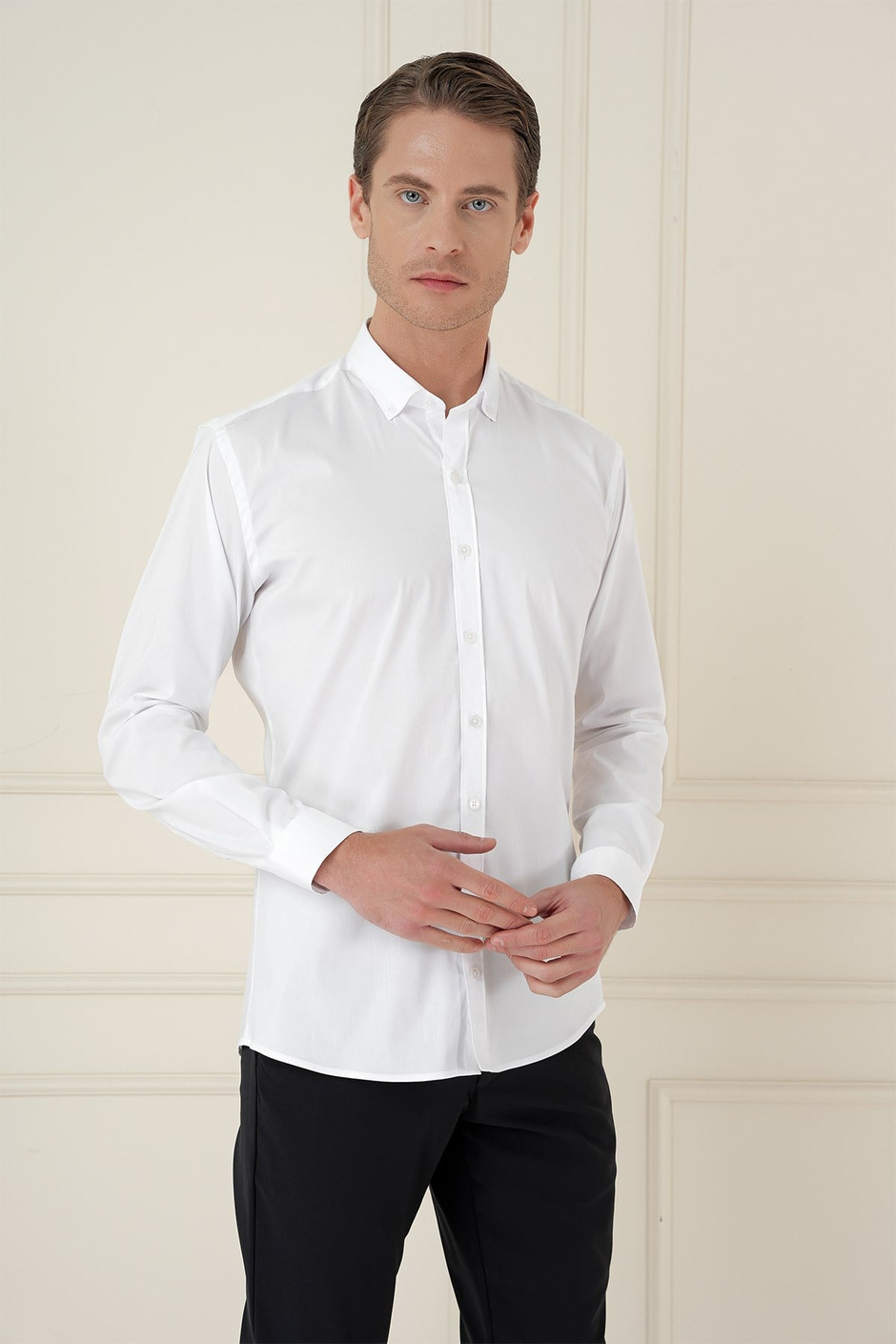Slim Fit Düğmeli Yaka Esnek Pamuklu Beyaz Gömlek GK 746