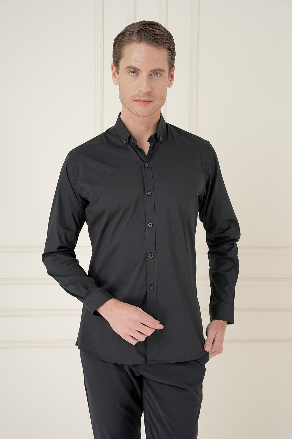 Slim Fit Düğmeli Yaka Esnek Pamuklu Siyah Gömlek GK 746
