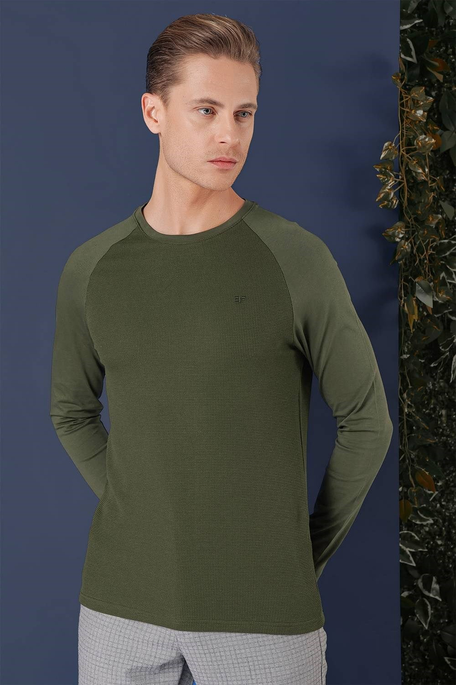 Slim Fit Esnek Pamuklu Doku Desenli Uzun Kollu Haki Tişört TS 872