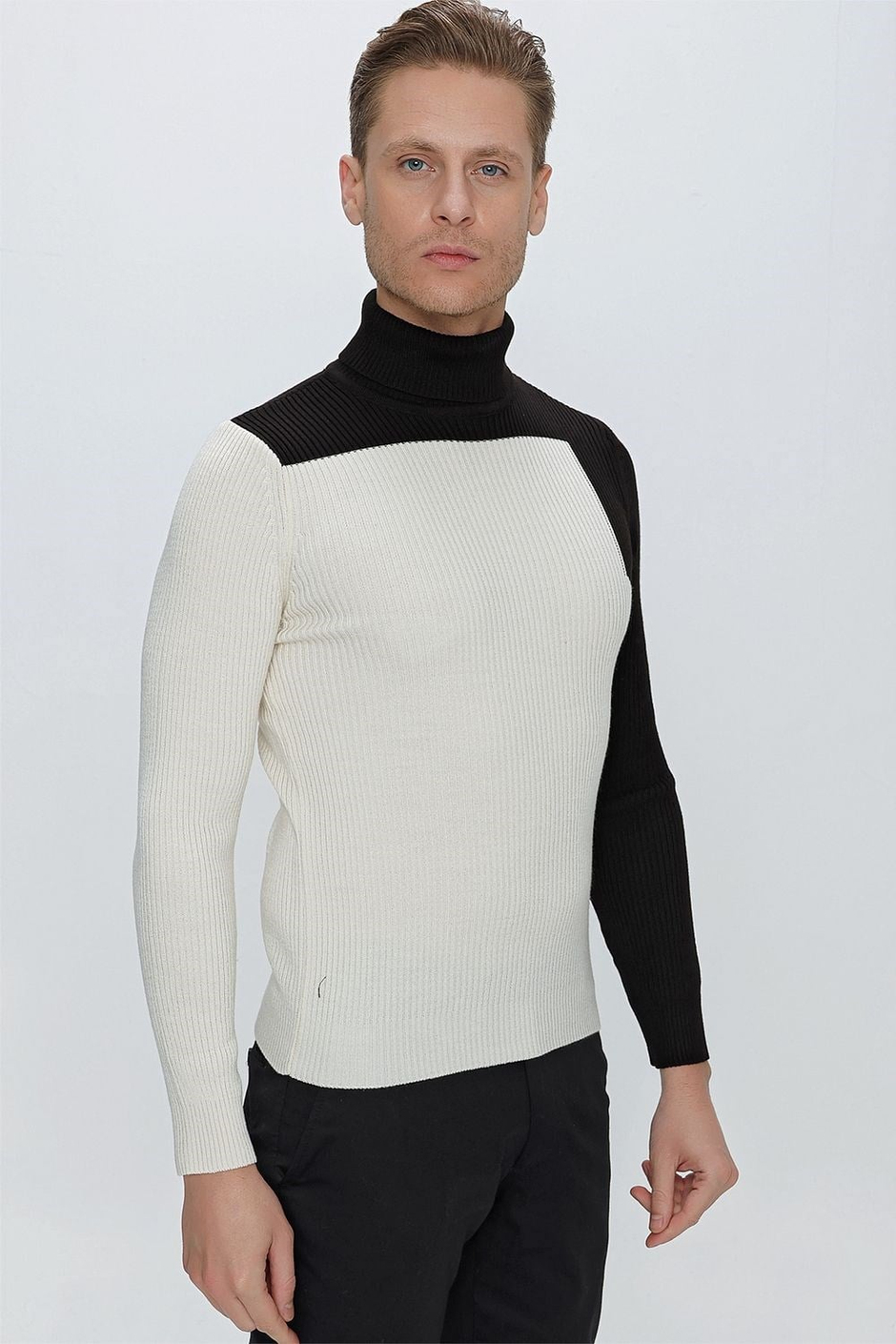 Slim Fit Fitilli Dokuma Blok Desenli Ekru Balıkçı Yaka Yünlü Triko Kazak TR 842