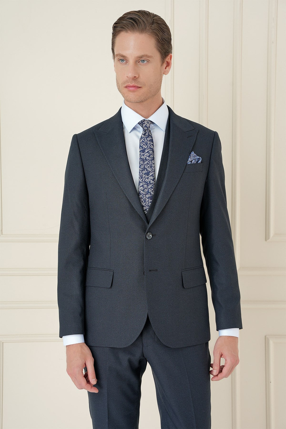 Slim Fit Kırlangıç Yaka Doku Desenli Lacivert Yelekli Takım Elbise TK 911