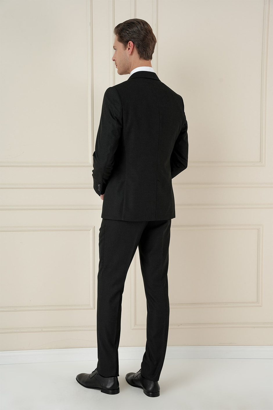 Slim Fit Kırlangıç Yaka Doku Desenli Siyah Yelekli Takım Elbise TK 911