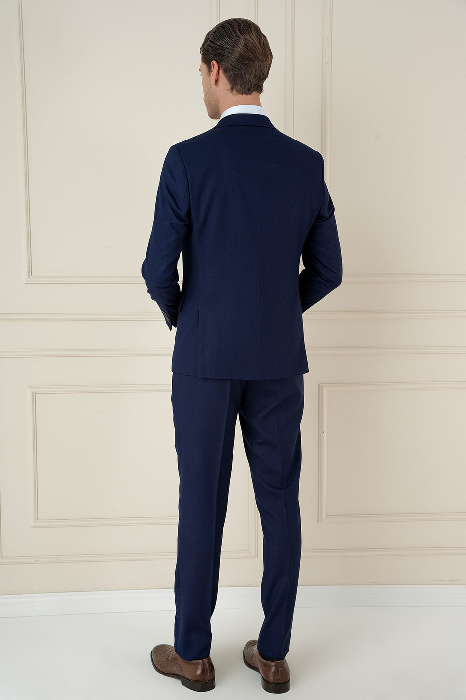 Slim Fit Kırlangıç Yaka Dokulu Lacivert Yelekli Takım Elbise TK 907