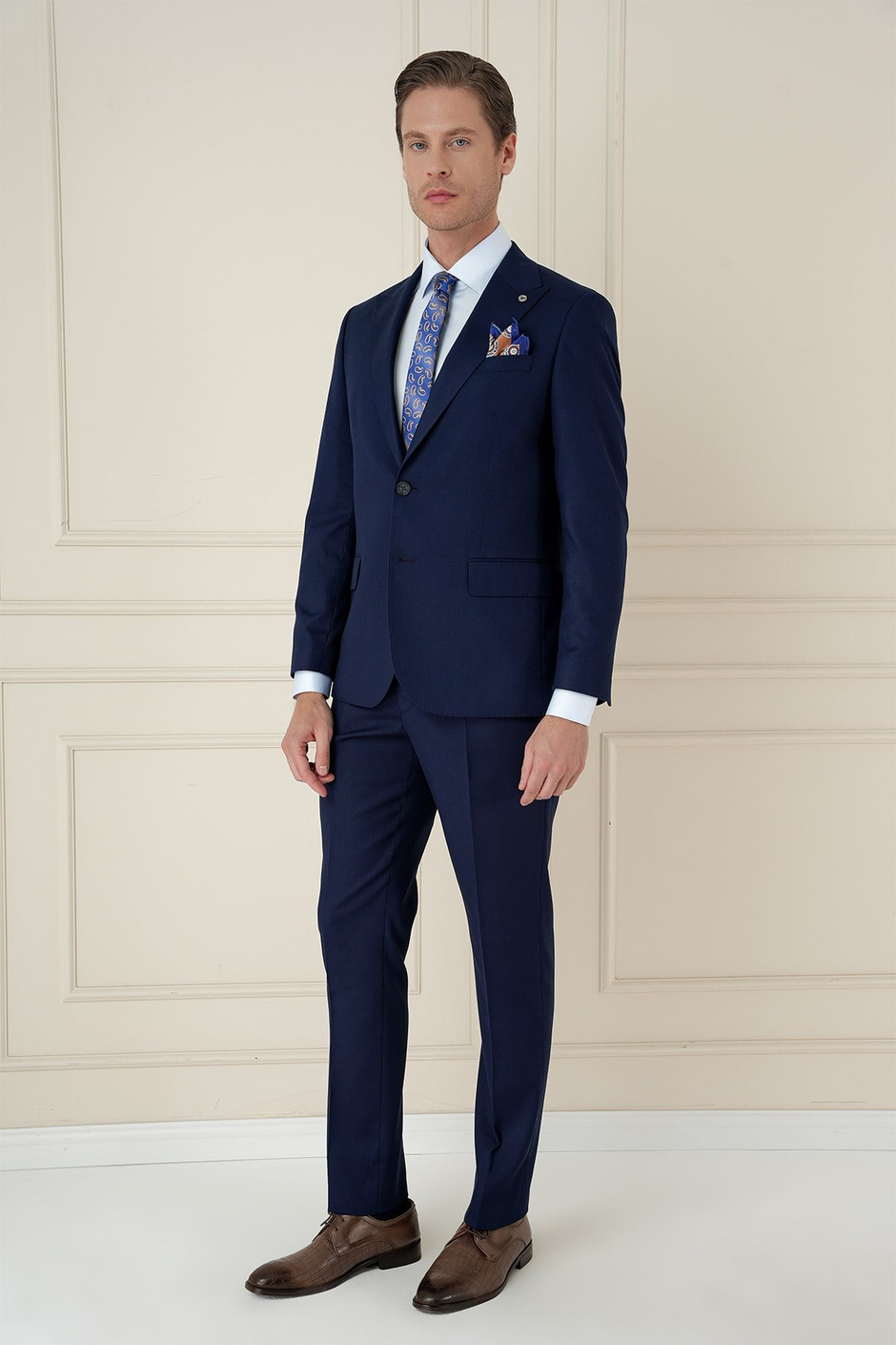 Slim Fit Kırlangıç Yaka Dokulu Lacivert Yelekli Takım Elbise TK 907