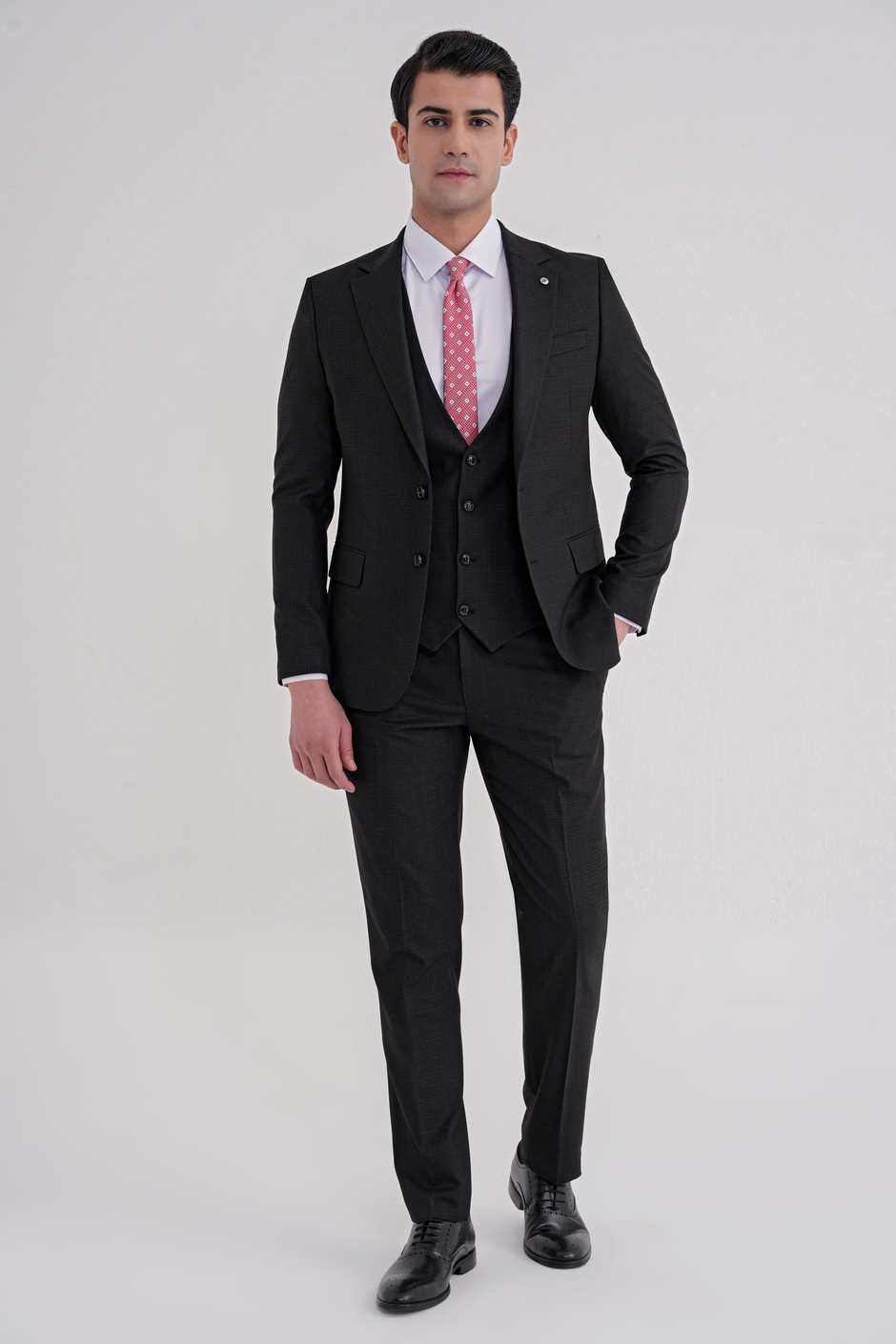 Slim Fit Mono Yaka Çift Yırtmaç Armürlü Esnek Yünlü Siyah Yelekli Klasik Takım Elbise TK 933