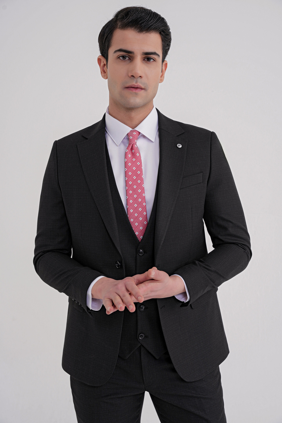 Slim Fit Mono Yaka Çift Yırtmaç Armürlü Esnek Yünlü Siyah Yelekli Klasik Takım Elbise TK 933