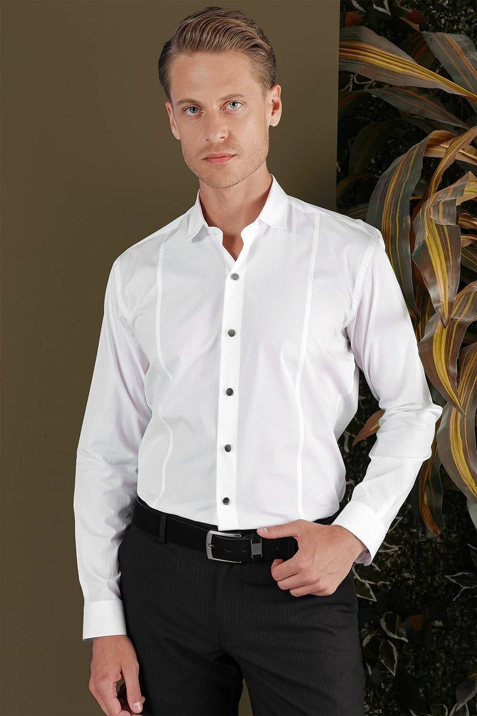 Slim Fit Önden Pensli Çıtçıtlı %100 Pamuk Beyaz Gömlek GK 700