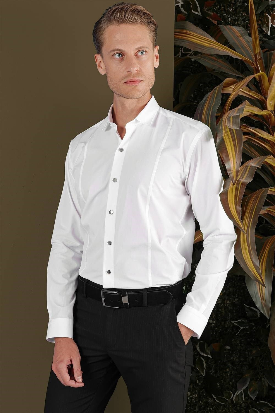 Slim Fit Önden Pensli Çıtçıtlı %100 Pamuk Beyaz Gömlek GK 700