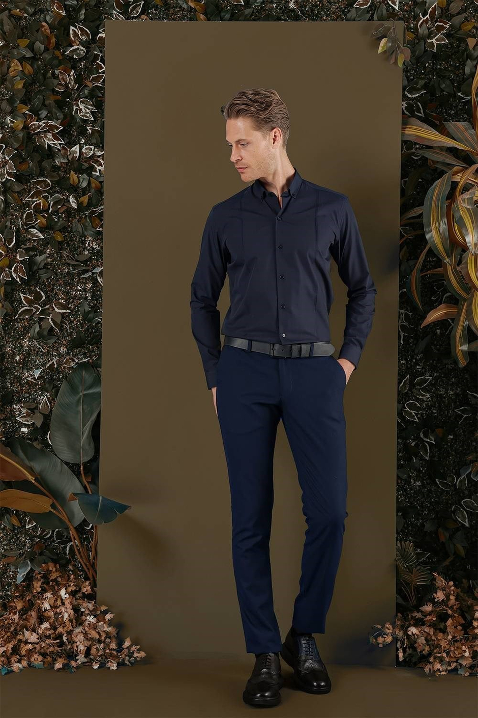 Slim Fit Önden Pensli Düğmeli Yaka Lacivert Uzun Kollu Gömlek GK 691