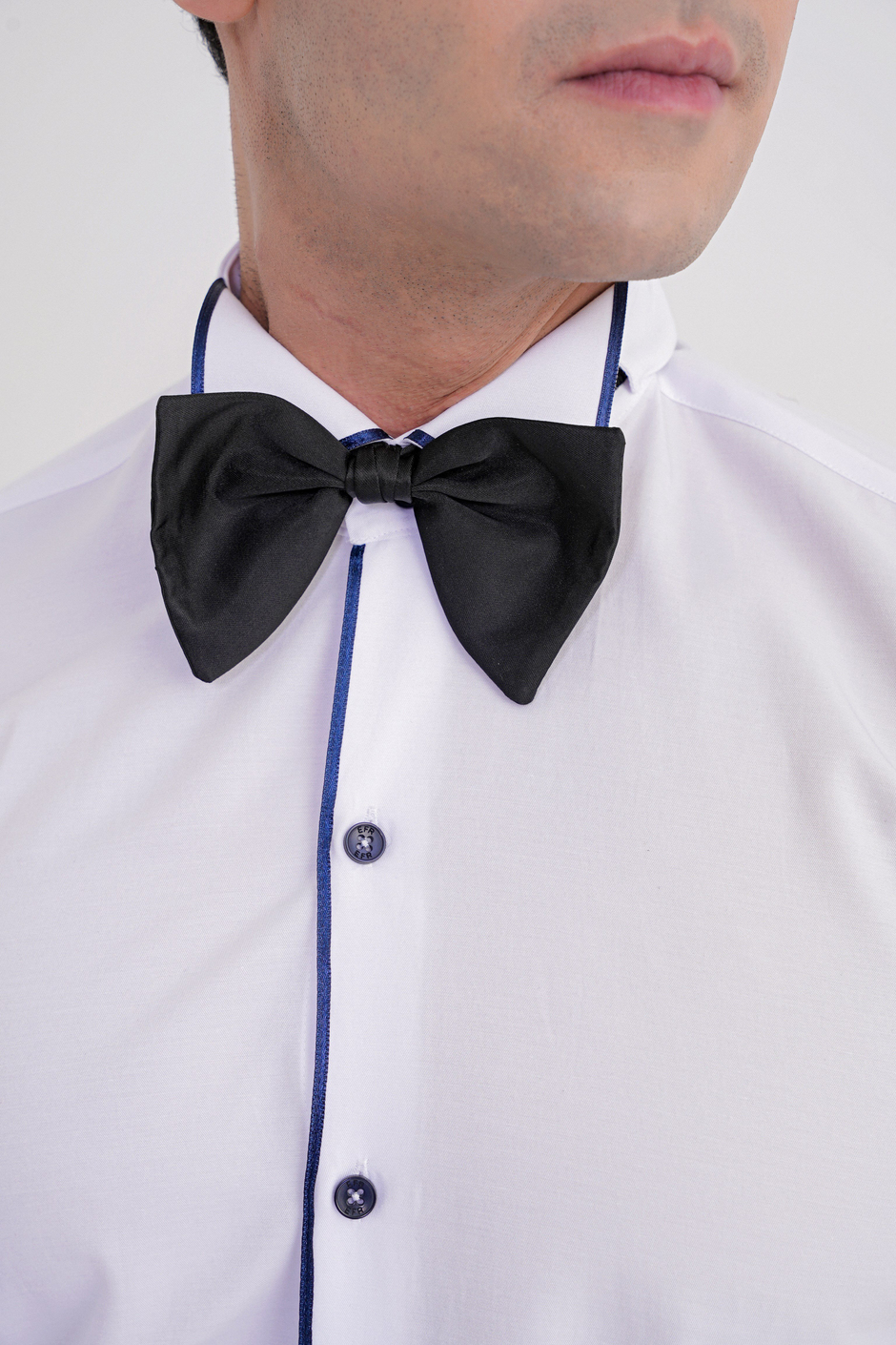Slim Fit Önü Lacivert Biyeli Ata Yaka Beyaz Smokin Gömlek GK 733