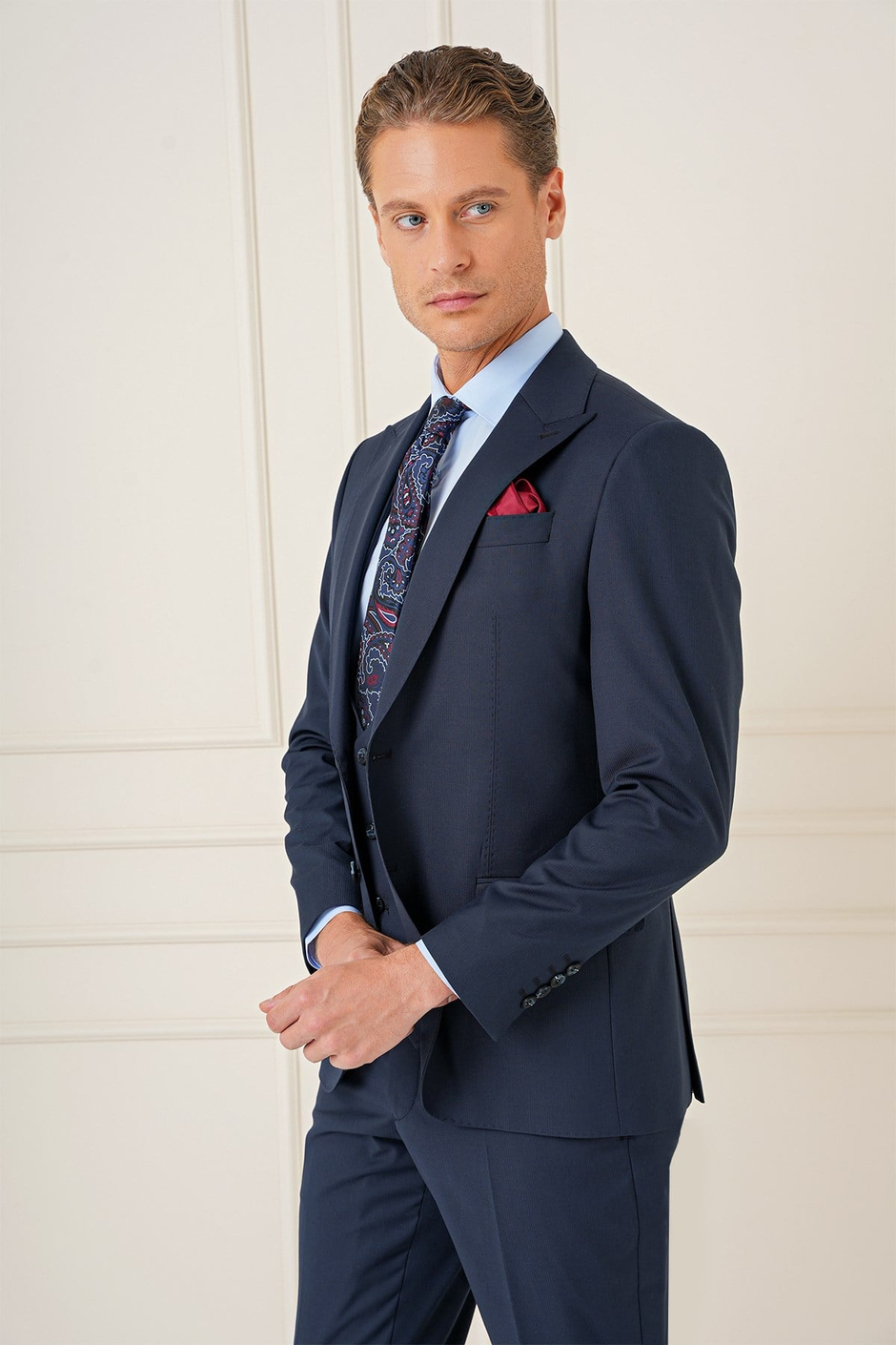 Slim Fit Sivri Yaka Çizgi Dokulu Lacivert Yelekli Takım Elbise TK 904