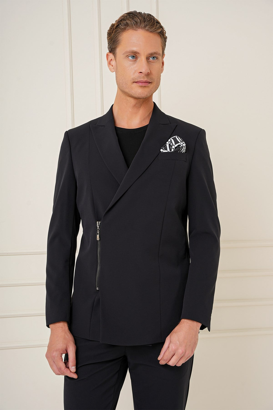 Slim Fit Sivri Yaka Esnek Önden Fermuarlı Tasarım Siyah Ceket C 687