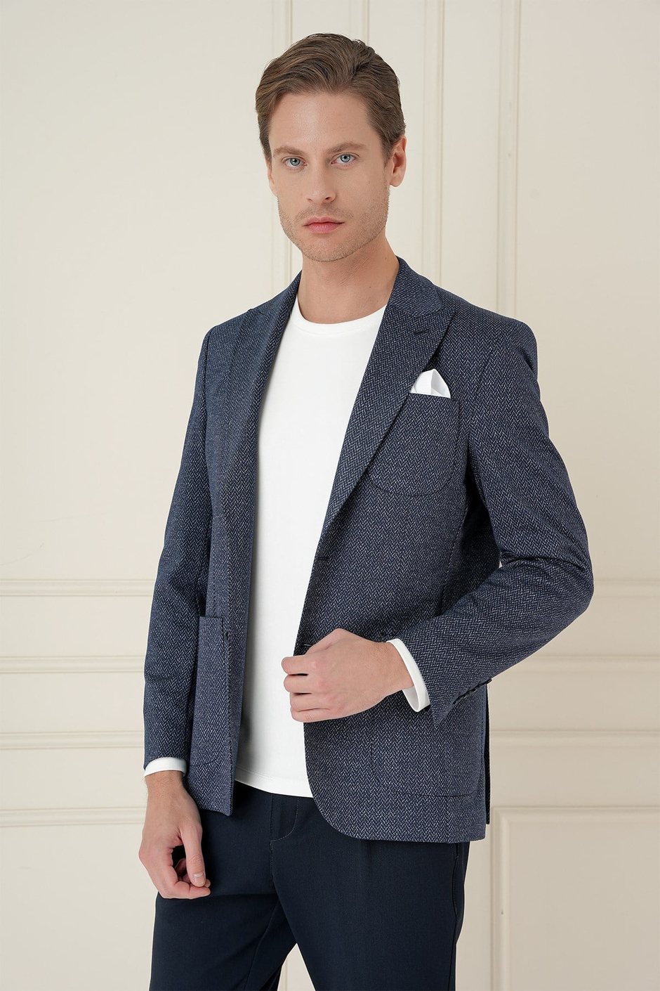 Slim Fit Sivri Yaka Yünlü Balıksırtı Dokuma Lacivert Ceket C 684