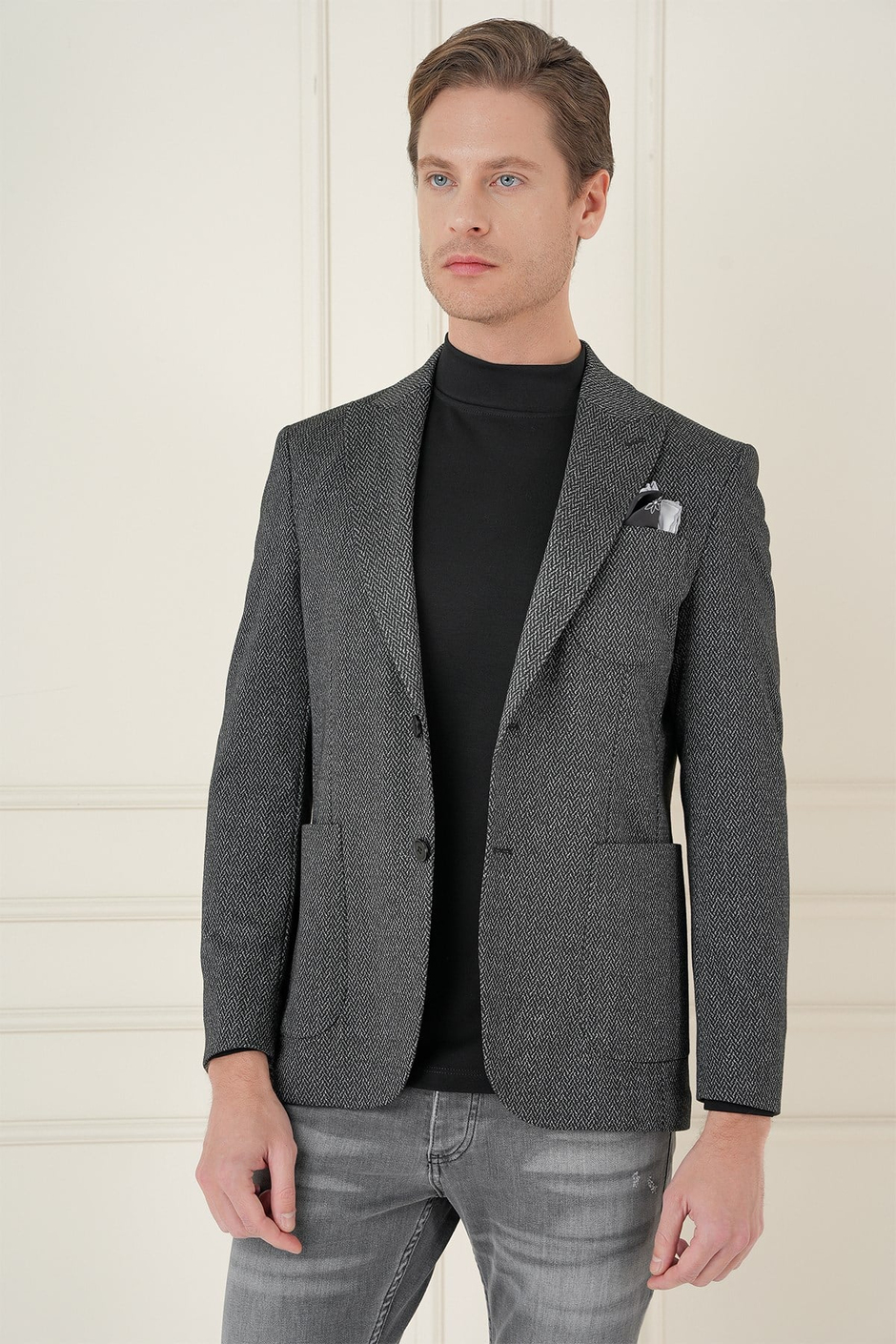 Slim Fit Sivri Yaka Yünlü Balıksırtı Dokuma Siyah Ceket C 684