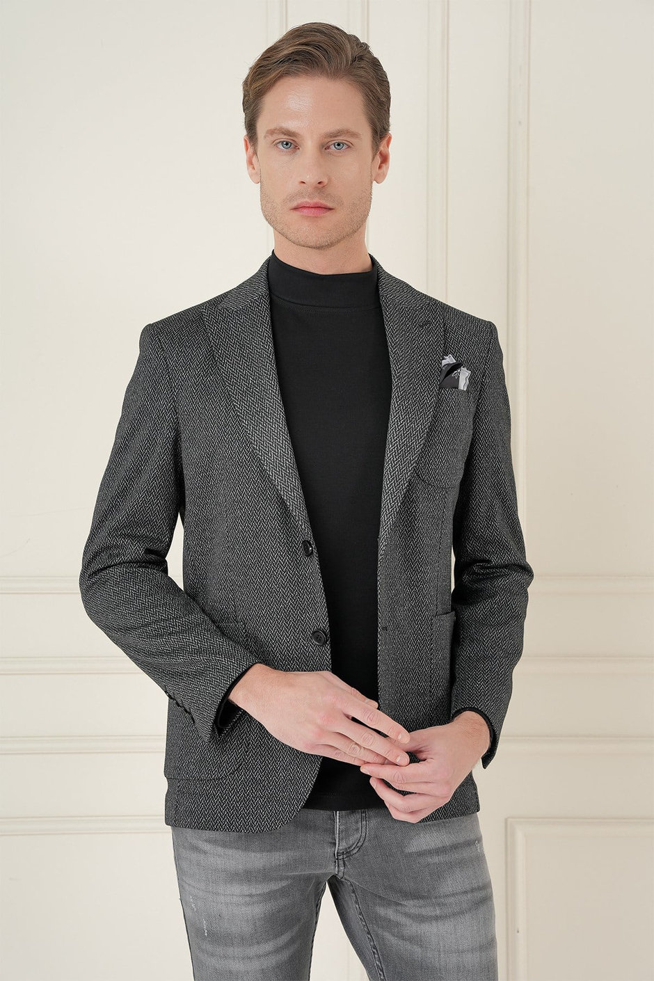 Slim Fit Sivri Yaka Yünlü Balıksırtı Dokuma Siyah Ceket C 684