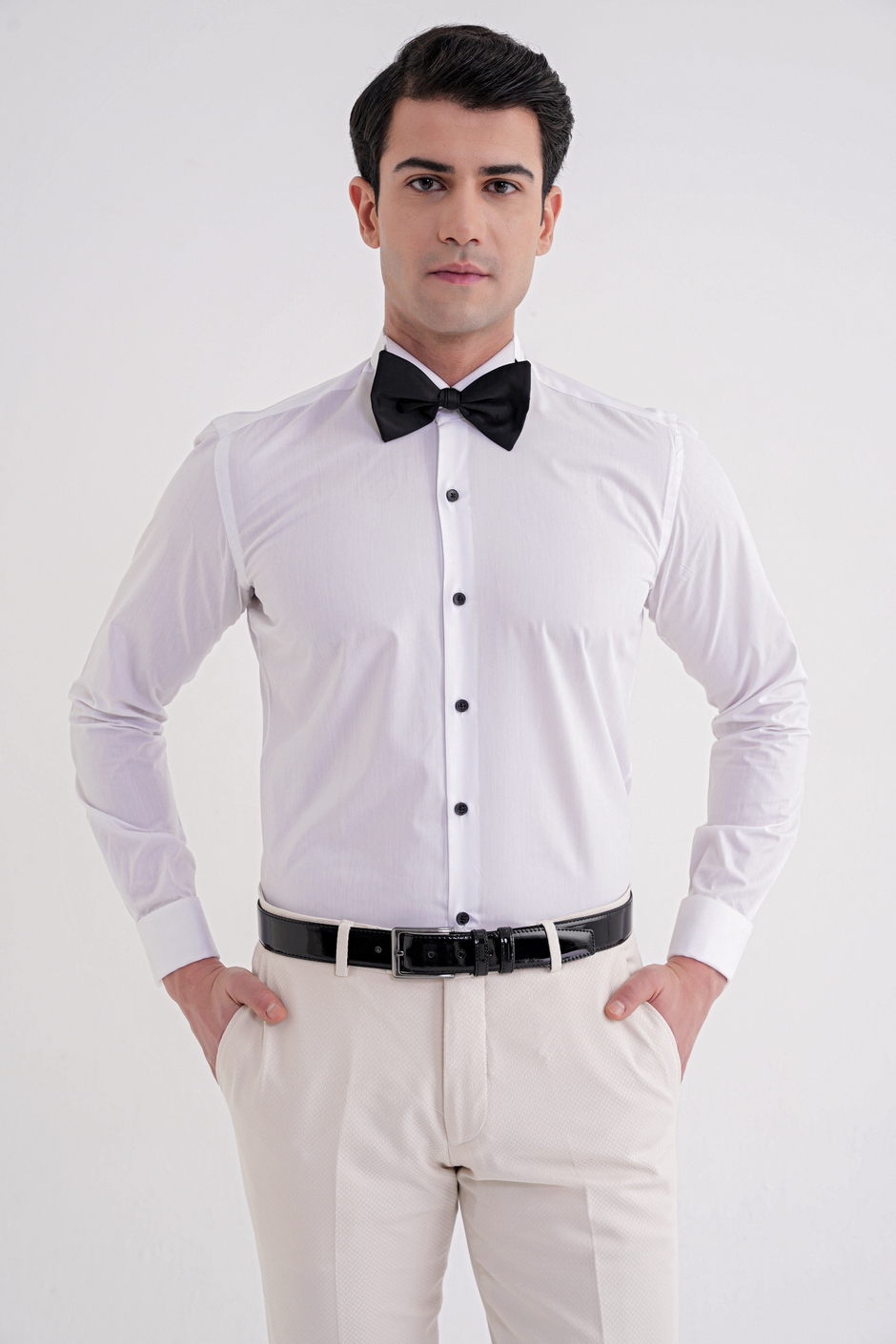 Slim Fit Siyah Düğmeli Ata Yaka Beyaz Damatlık Smokin Gömlek Gk 322