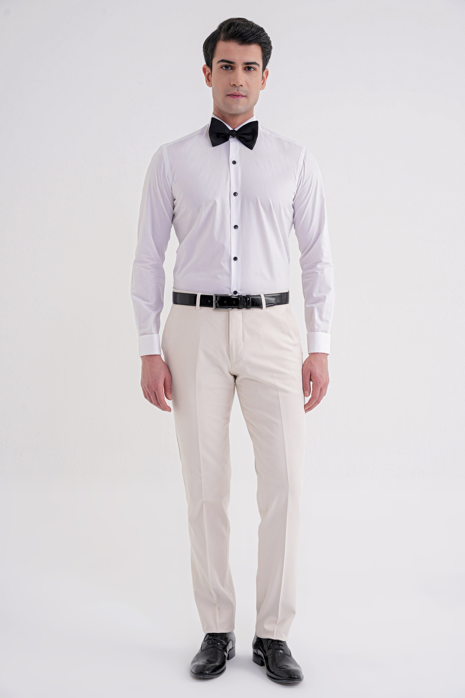 Slim Fit Siyah Düğmeli Ata Yaka Beyaz Damatlık Smokin Gömlek Gk 322