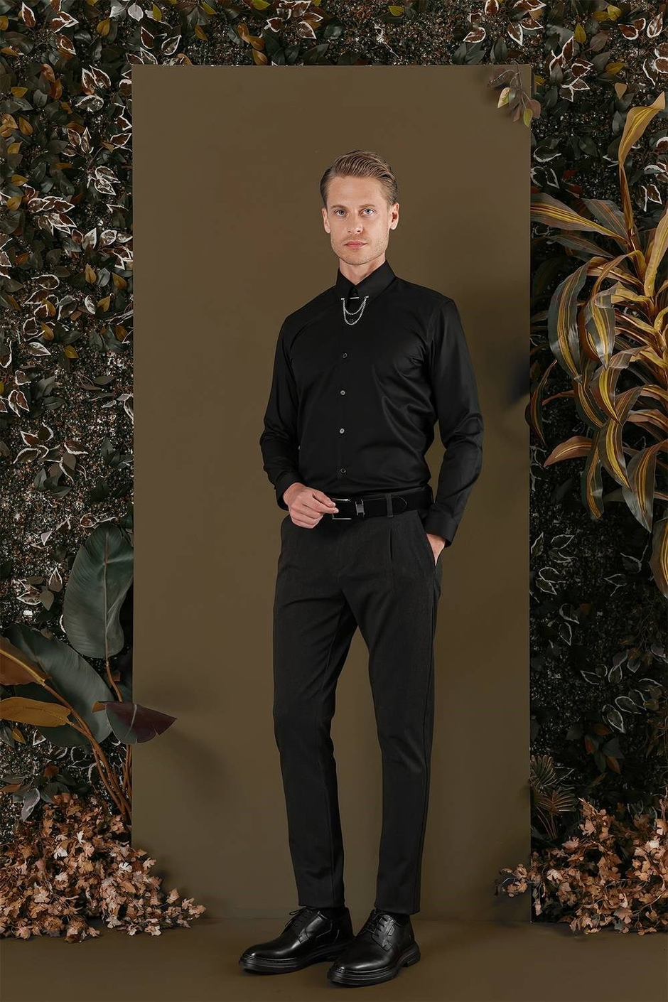 Slim Fit Yaka Zincirli %100 Pamuk Düz Siyah Gömlek GK 704