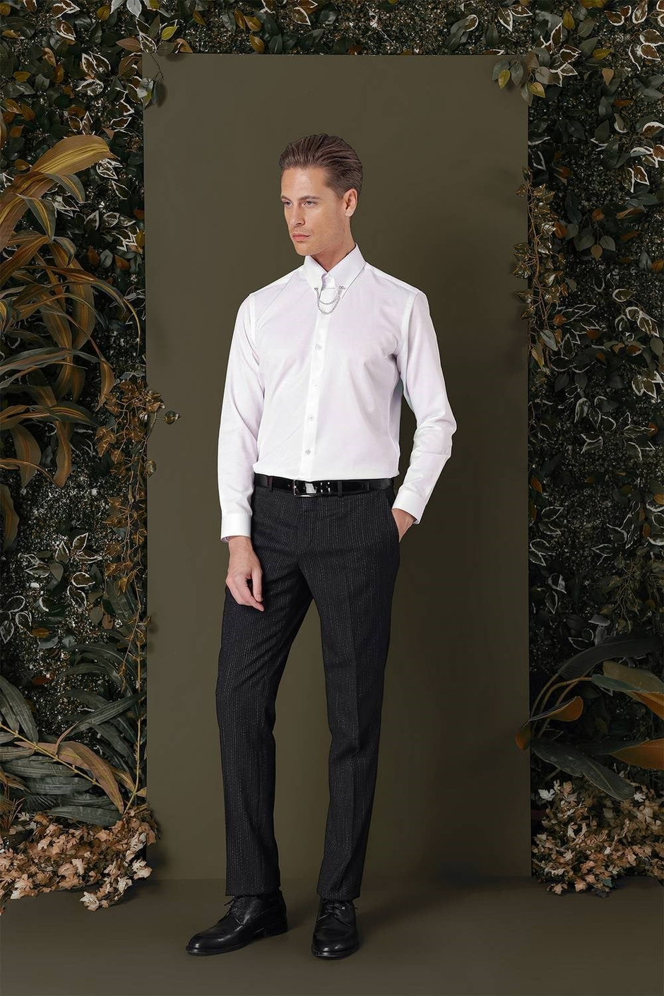Slim Fit Yaka Zincirli Pamuklu Düz Beyaz Gömlek GK 710