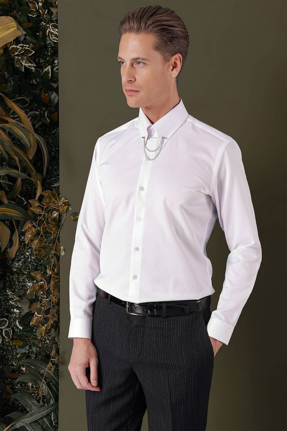 Slim Fit Yaka Zincirli Pamuklu Düz Beyaz Gömlek GK 710