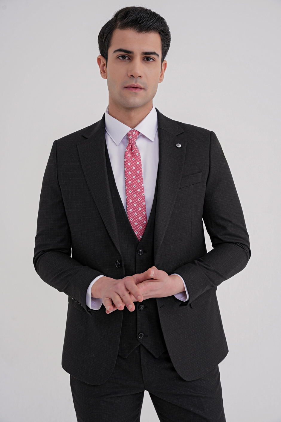 Slim Fit Mono Yaka Çift Yırtmaç Armürlü Esnek Yünlü Siyah Yelekli Klasik Takım Elbise TK 933