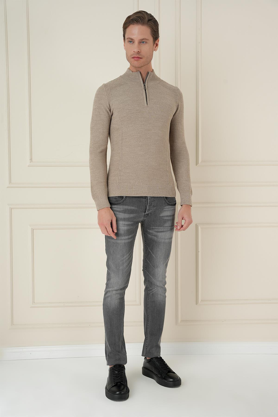 Slim Fit Dokuma Desenli Fermuarlı Yarım Balıkçı Yünlü Vizon Triko Kazak TR 893