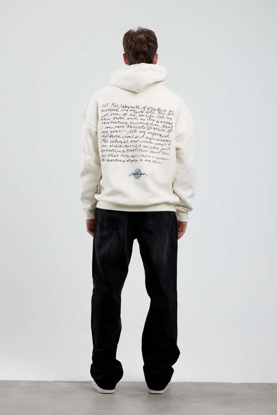 Arkası El Yazılı Ekru Kapüşonlu Sweatshirt