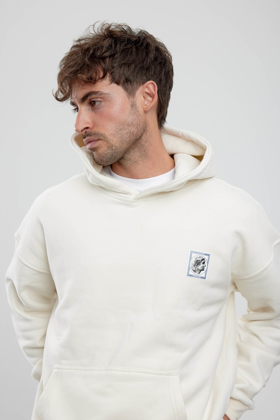 Arkası El Yazılı Ekru Kapüşonlu Sweatshirt