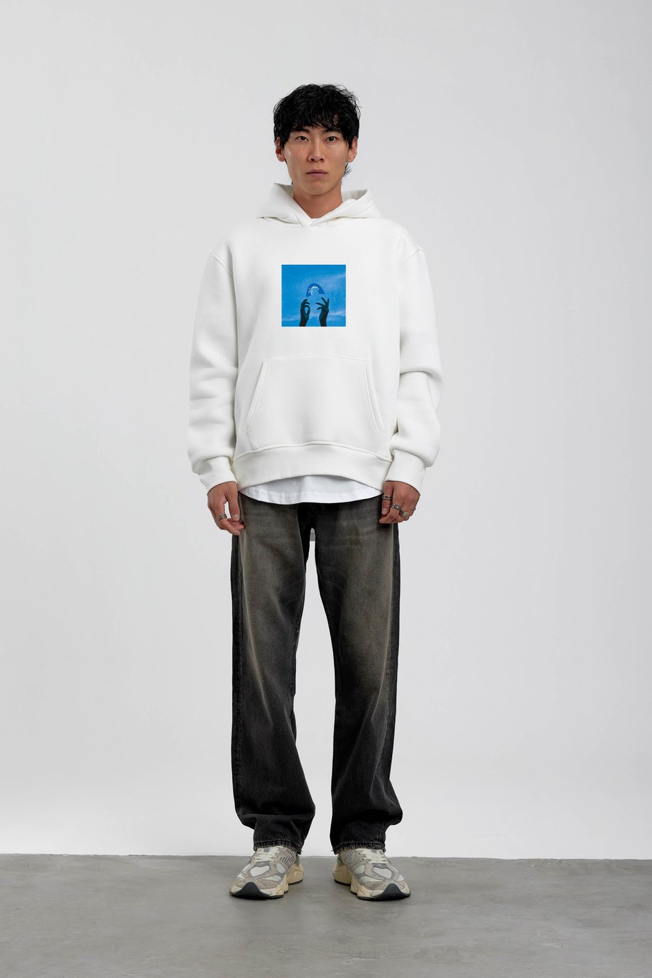 Beyaz El Baskılı Kapüşonlu Sweatshirt