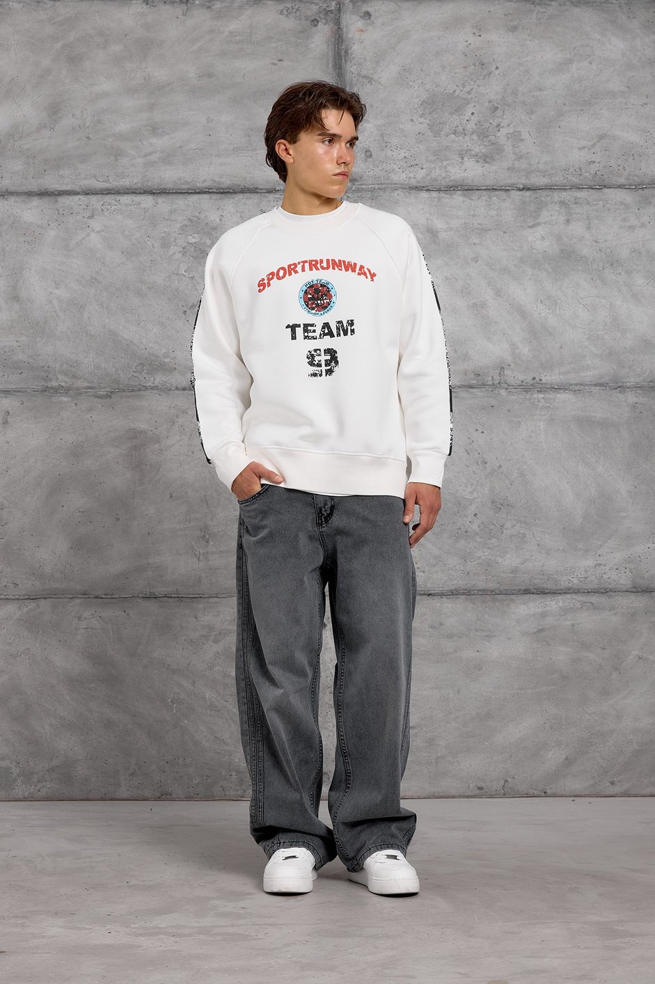 Beyaz FIRÇA BOYALI SWEATSHIRT