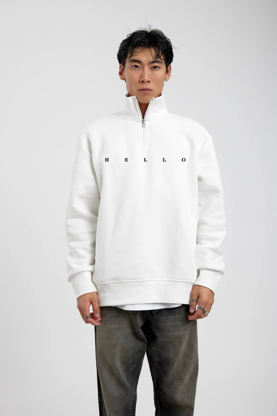 Beyaz Hello Yazılı Yarım Fermuarlı Sweatshirt