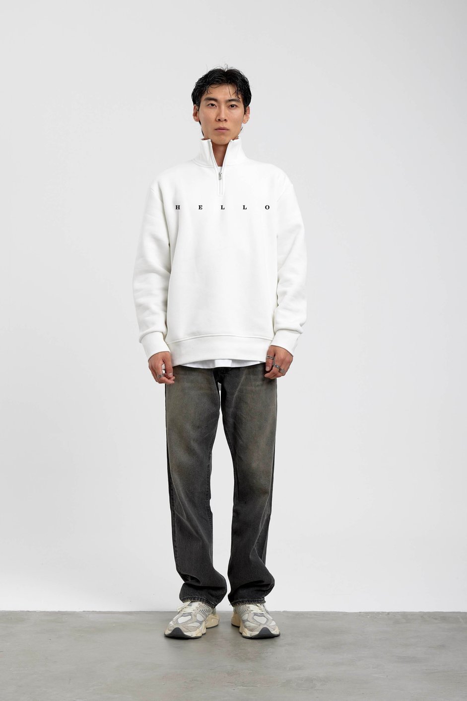 Beyaz Hello Yazılı Yarım Fermuarlı Sweatshirt