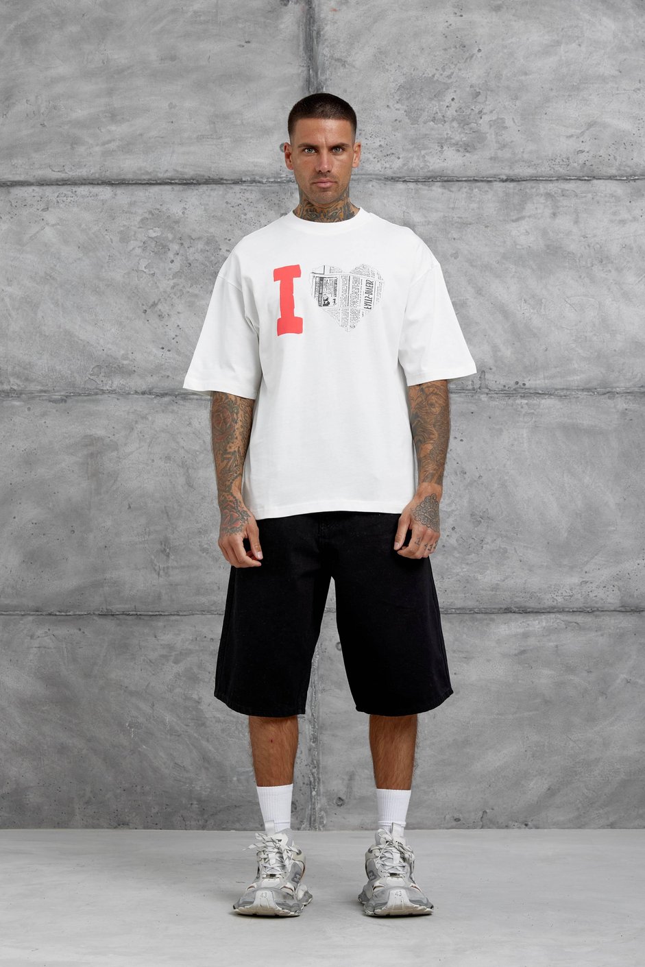 Beyaz Kalp Küpür Baskılı Oversize Tshirt