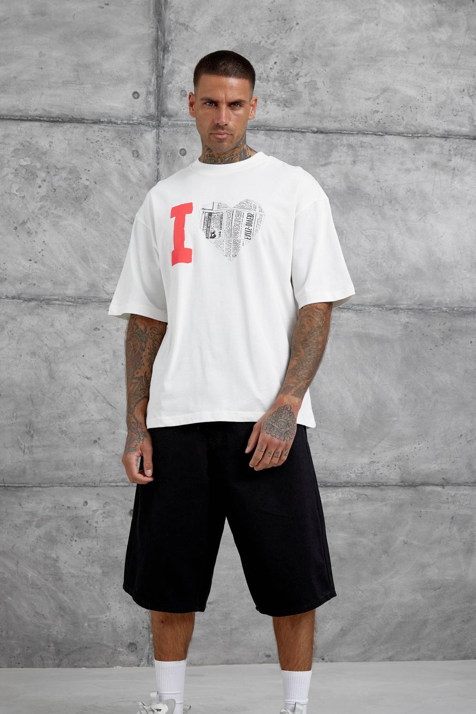 Beyaz Kalp Küpür Baskılı Oversize Tshirt
