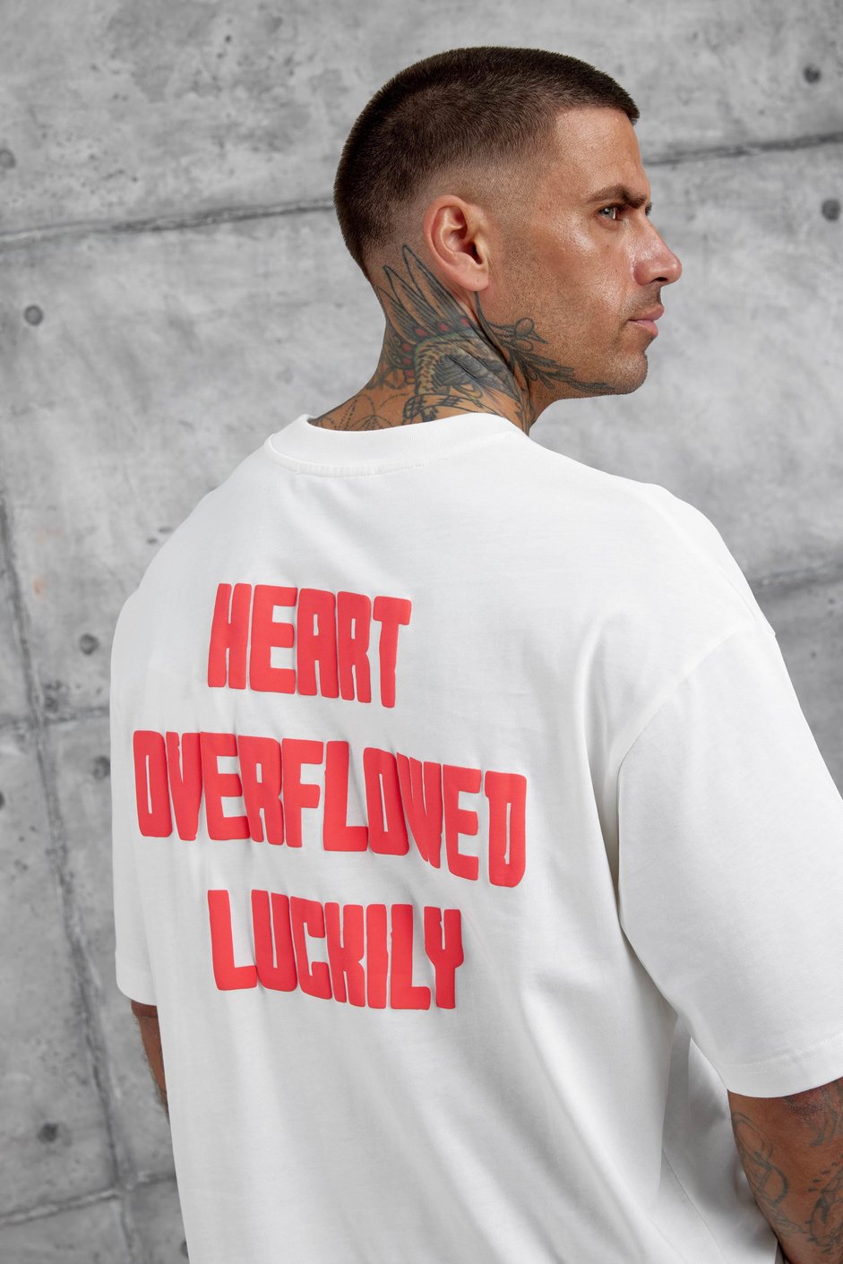 Beyaz Kalp Küpür Baskılı Oversize Tshirt