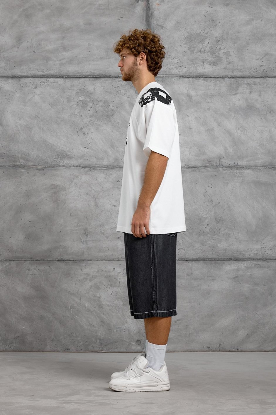 Beyaz OMUZ RAKAM BASKI OVERSIZE TSHIRT