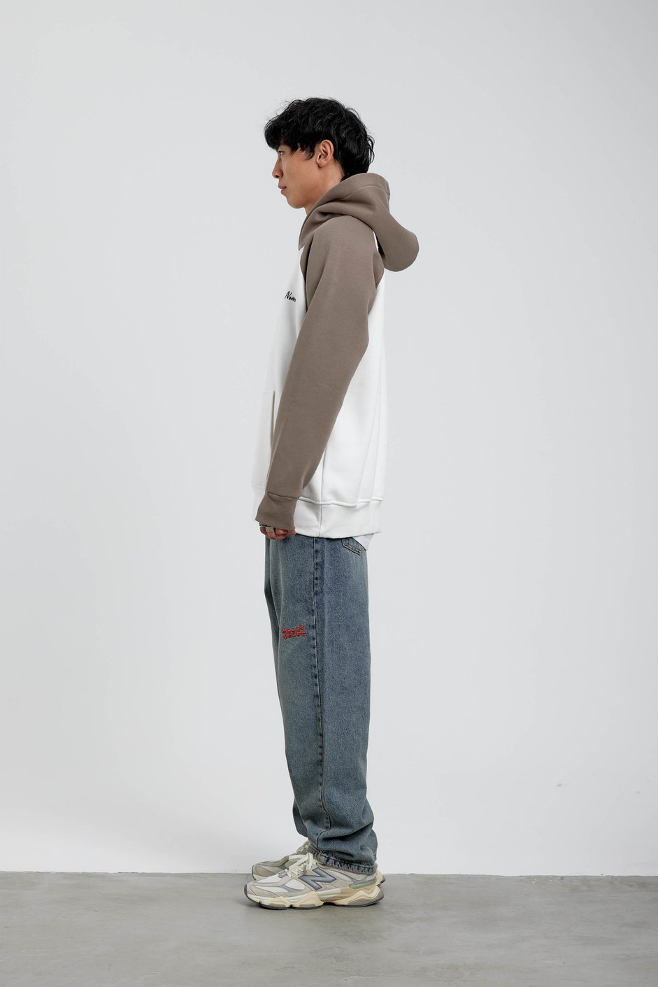 Beyaz Vizon Kollu Sweatshirt