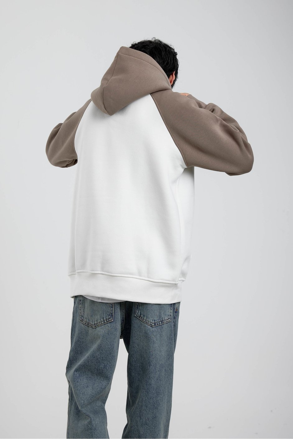 Beyaz Vizon Kollu Sweatshirt