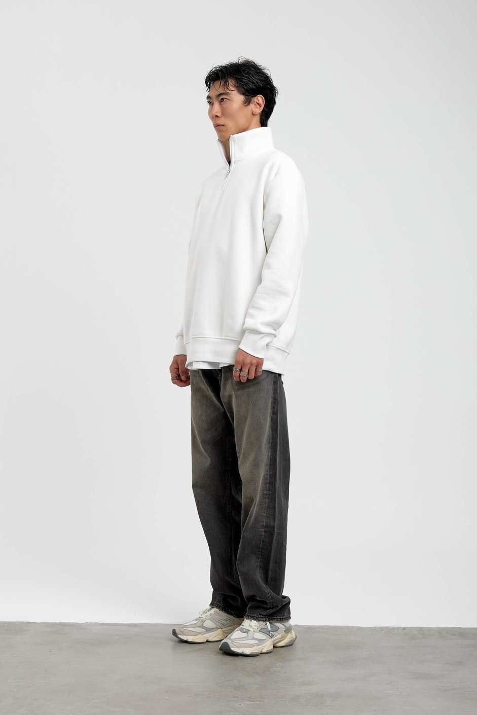 Beyaz Yakası Fermuarlı Basic Şardonlu Sweatshirt
