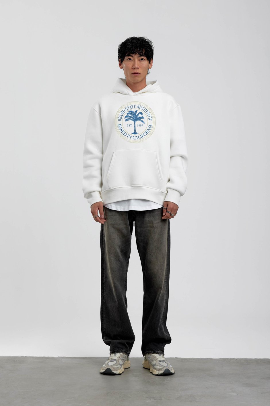Beyaz Yazılı Palmiye Baskılı Kapüşonlu Sweatshirt