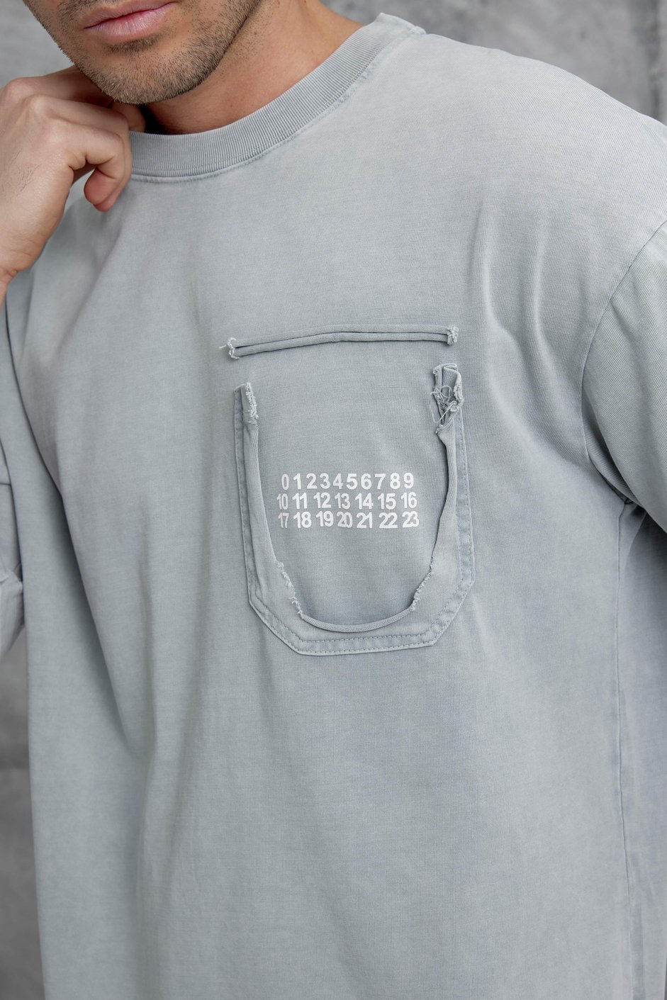 Gri Cepte Rakam Detaylı Yıkamalı Oversize Tshirt