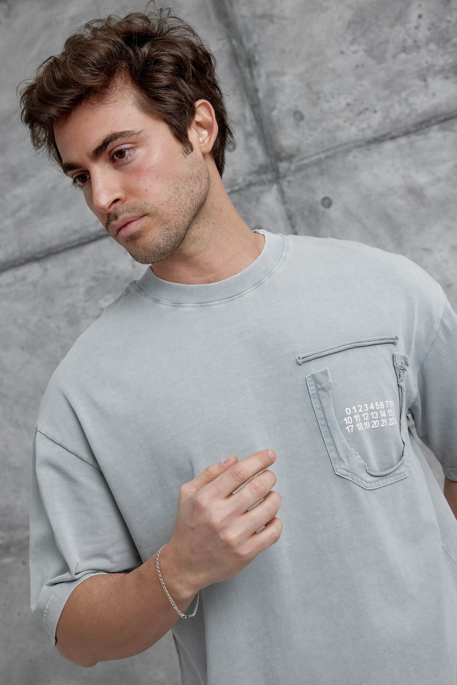 Gri Cepte Rakam Detaylı Yıkamalı Oversize Tshirt