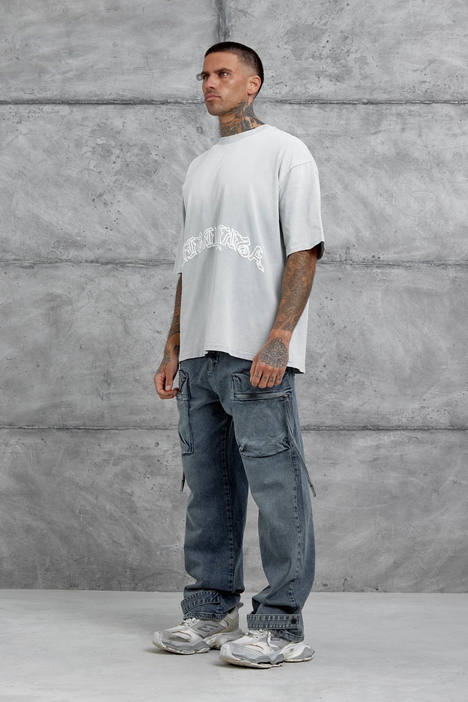 Gri İşaretli Yazı Baskılı Yıkamalı Oversize Tshirt