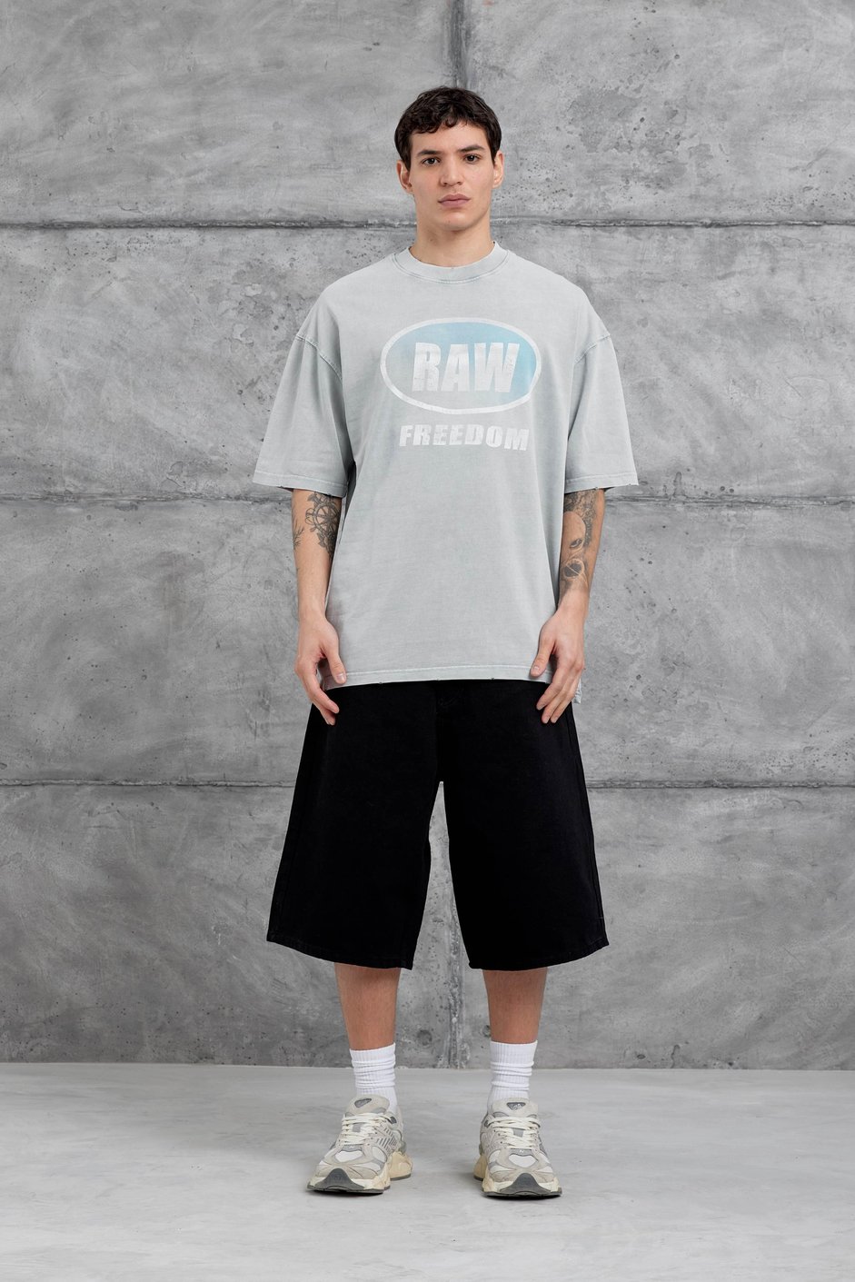 Gri Raw Yazılı Yıkamalı Oversize Tshirt