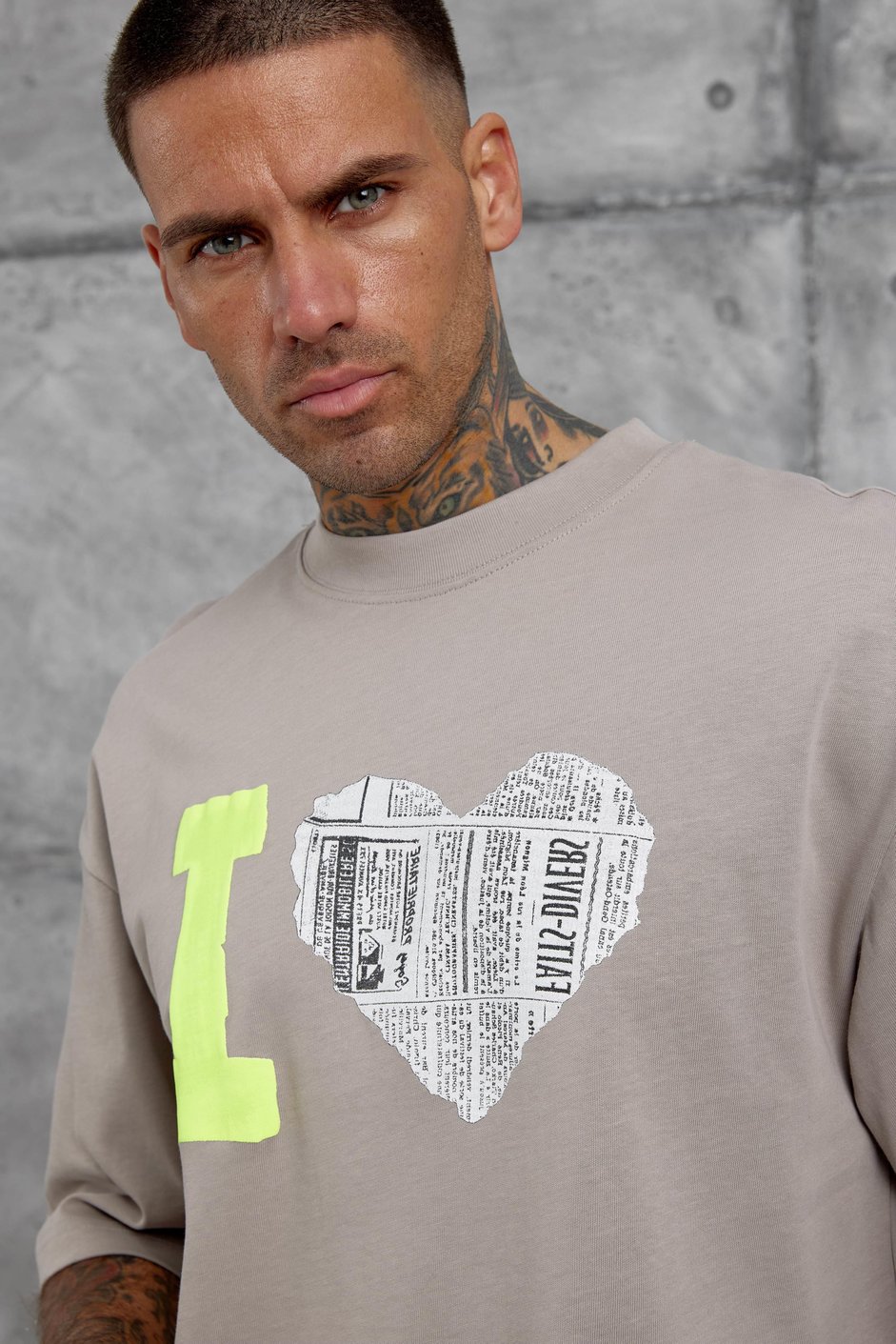 Kahverengi Kalp Küpür Baskılı Oversize Tshirt