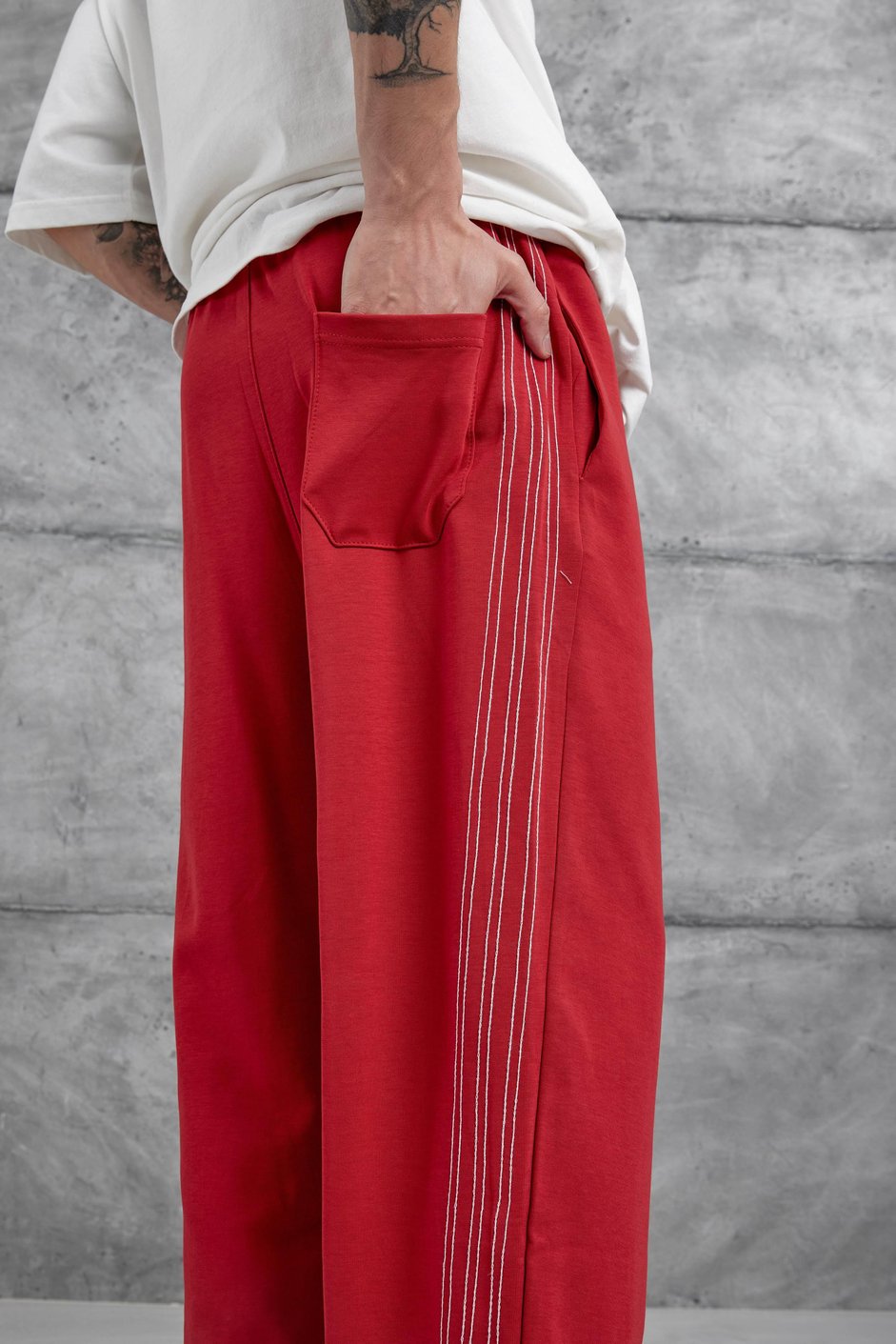 Kırmızı Dikiş Detaylı Baggy Eşofman Altı