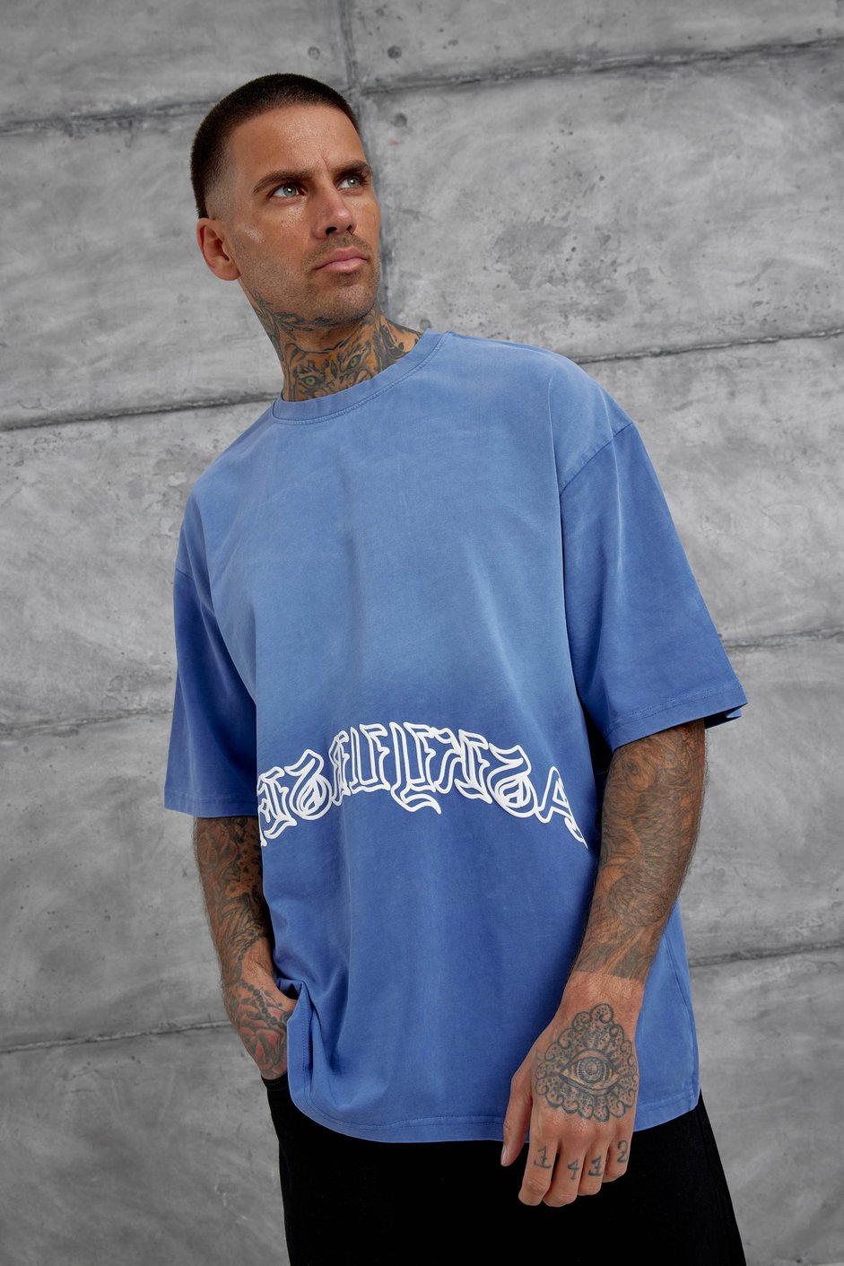 Mavi İşaretli Yazı Baskılı Yıkamalı Oversize Tshirt